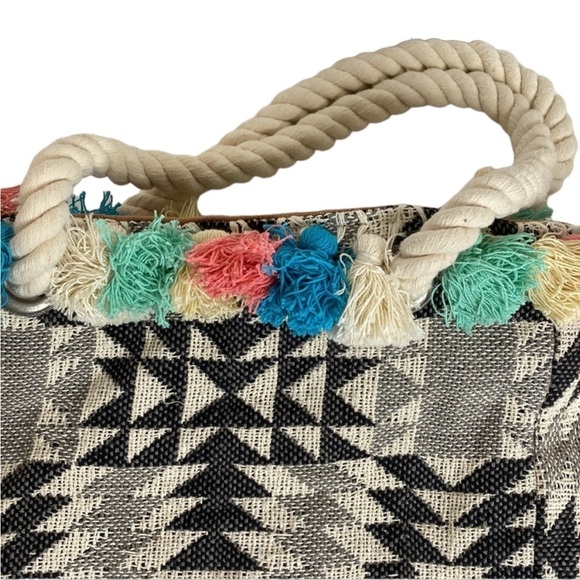 ROXY Pom Pom Aztec Dreamscape Purse Tote Beach Vacation Bag Woven - Picture 2 of 13
